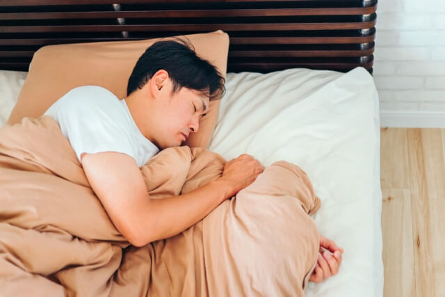 睡眠不足はEDや健康被害を招く！睡眠の質を上げるコツとは？